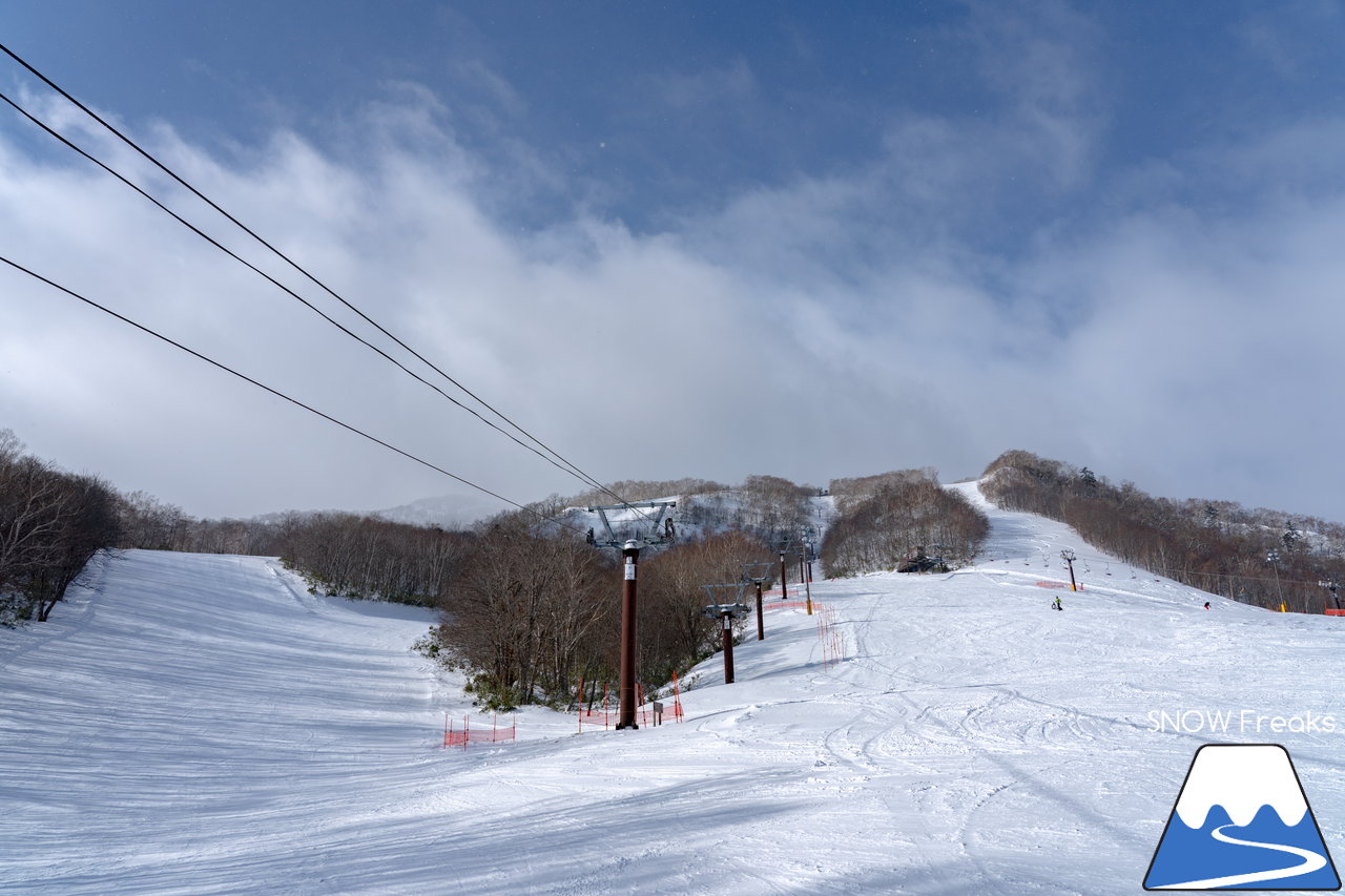 登別カルルス温泉サンライバスキー場｜待望の大雪！シュプールを描けばふわふわの雪煙が漂う、全7コースが滑走可能です(^^)v